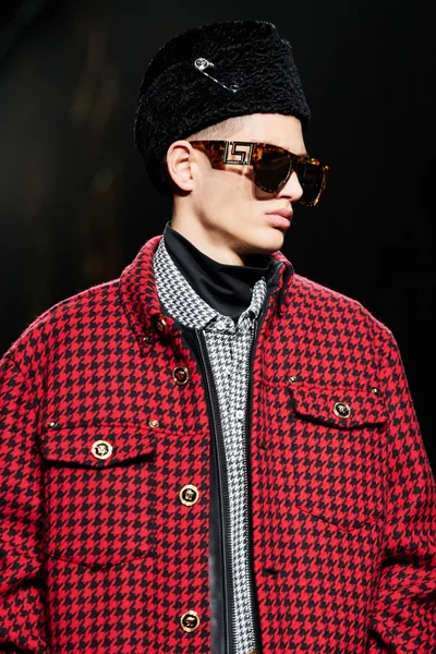 Look 32